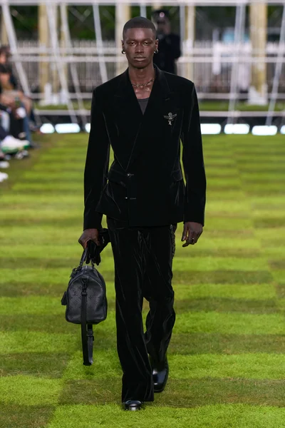 Look 1